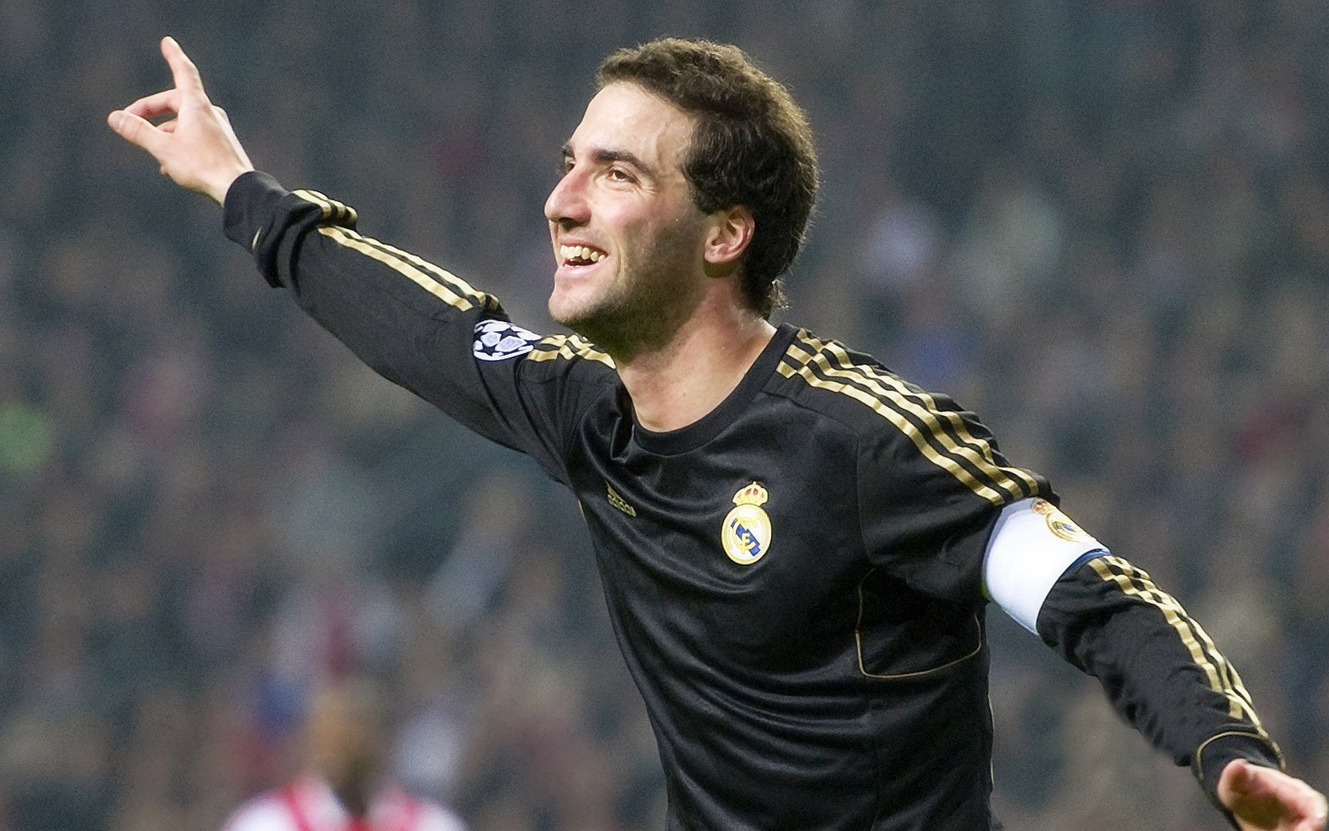 伊布天神下凡！莱比锡红牛鏖战奥地利，传奇之夜铸就永恒经典